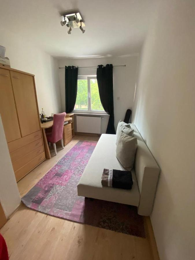 Schoenes Zimmer Im Charmanten Haus Berlin Exteriör bild