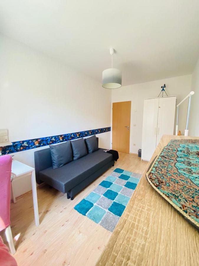 Schoenes Zimmer Im Charmanten Haus Berlin Exteriör bild