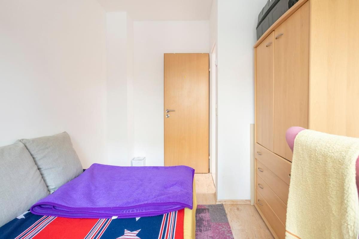 Schoenes Zimmer Im Charmanten Haus Berlin Exteriör bild